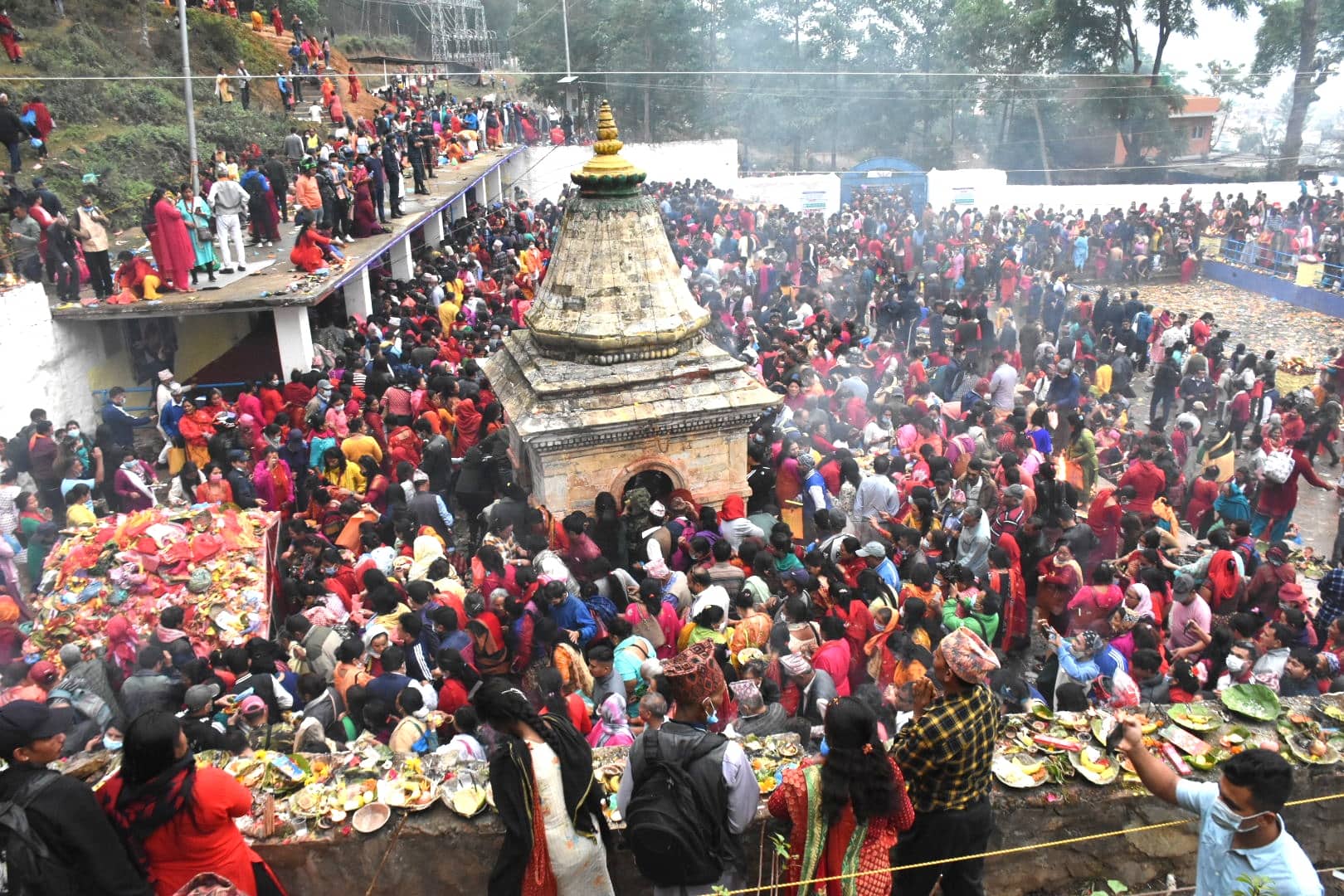 आज माता तिर्थ औँशी। भक्तहरु  मातातीर्थ कुण्डमा स्नान गर्ने तथा दर्शन गर्दै आमालाई सम्झिए ।