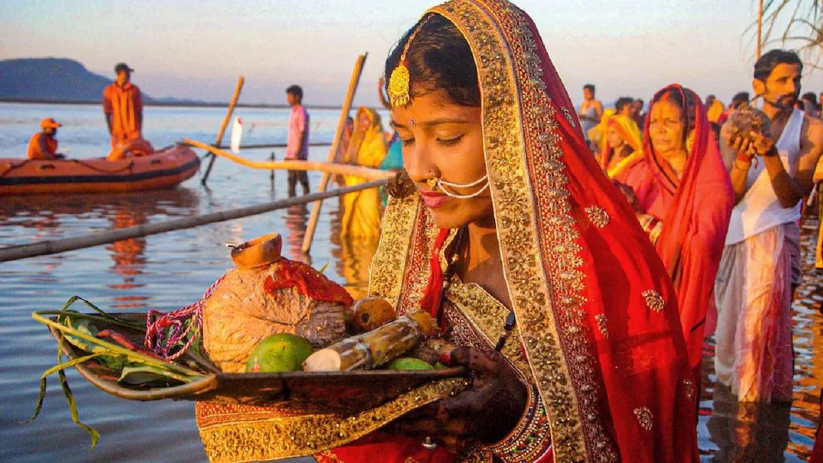 छठको मुख्य दिन आज ,सुर्यको पुजा उपासना गरि मनाइदै।