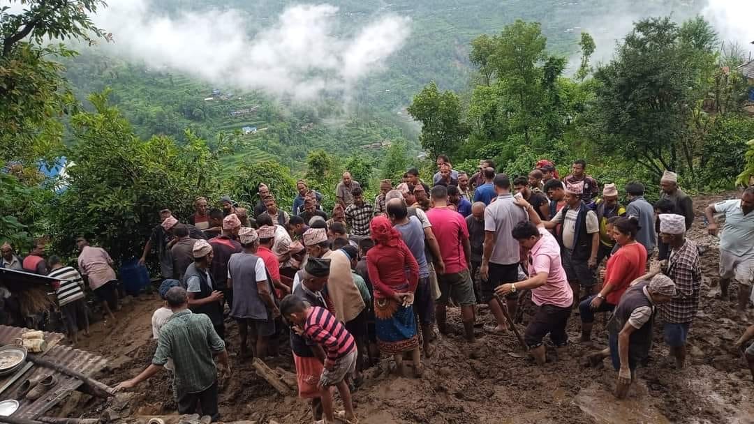 गुल्मीमा पहिरोले घर पुरिँदा एकै परिवारका पाँच जनाको मृत्यु