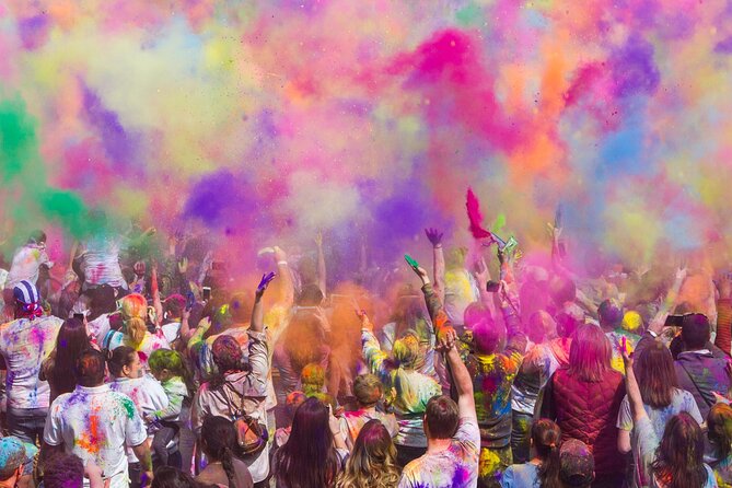 तराई तथा मधेशका अधिकांश जिल्लाहरूमा आज धूमधामका साथ होली पर्व मनाइँदै