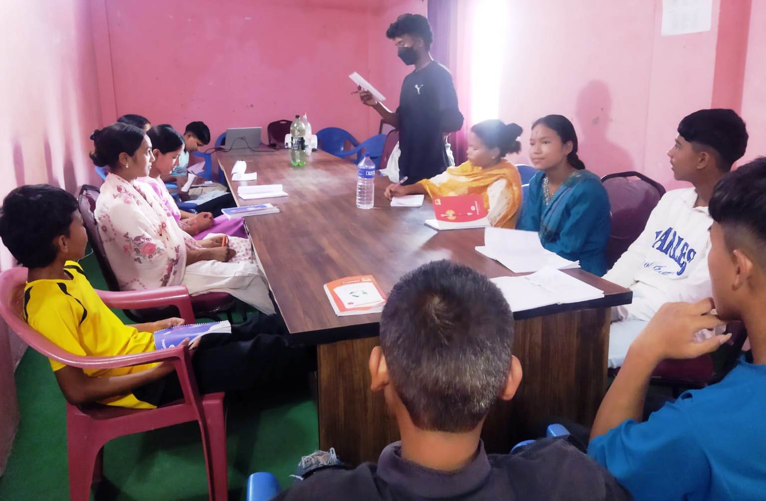 नेपालगन्जको  बसुदेवपुरमा बालबालिकालाई सकारात्मक सोच विषयक तालिम