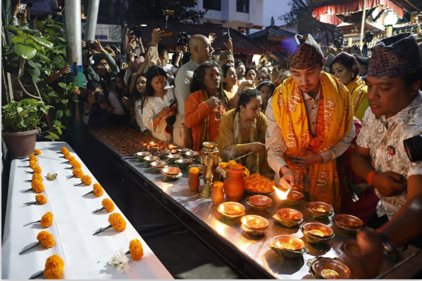 हिमानी र हृदयन्द्रद्वारा कमलादीमा दिवंगत राजपरिवारप्रति श्रद्धान्जली र दीप प्रज्वलन