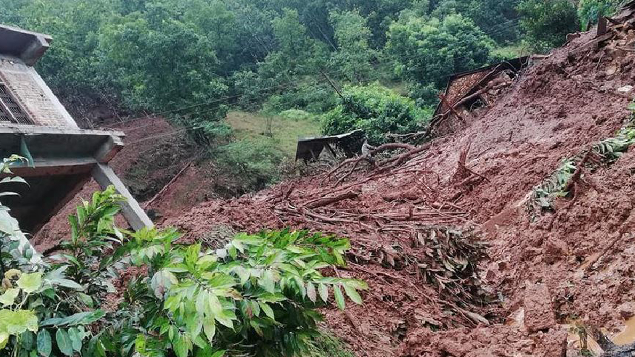 कास्कीमा पहिरोमा पुरिएर एकको मृत्यु, एक घाइते