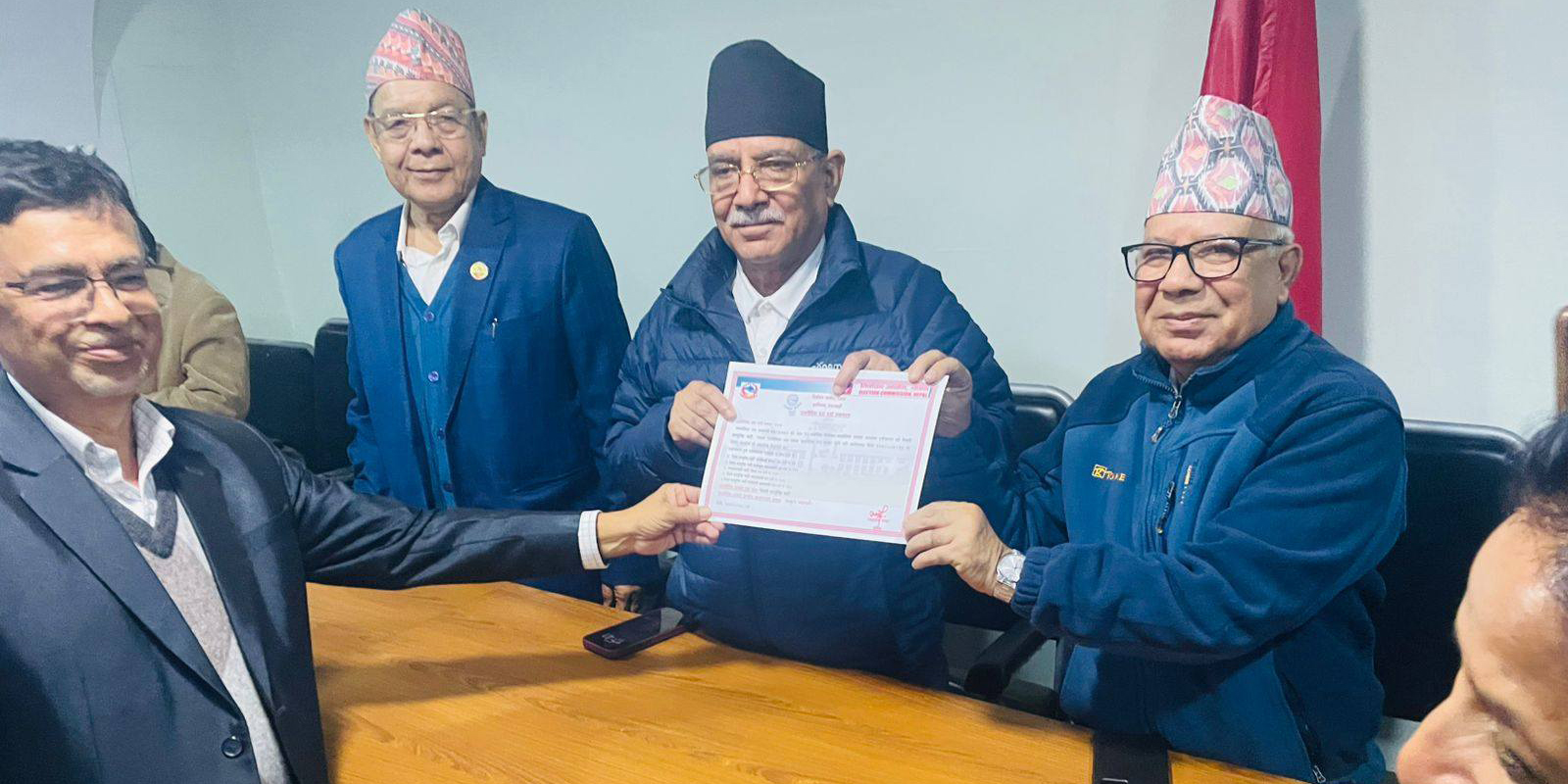 नेपाली कम्युनिष्ट पार्टी निर्वाचन आयोगमा दर्ता,आयोगद्वारा दल दर्ताको प्रमाणपत्र प्रदान