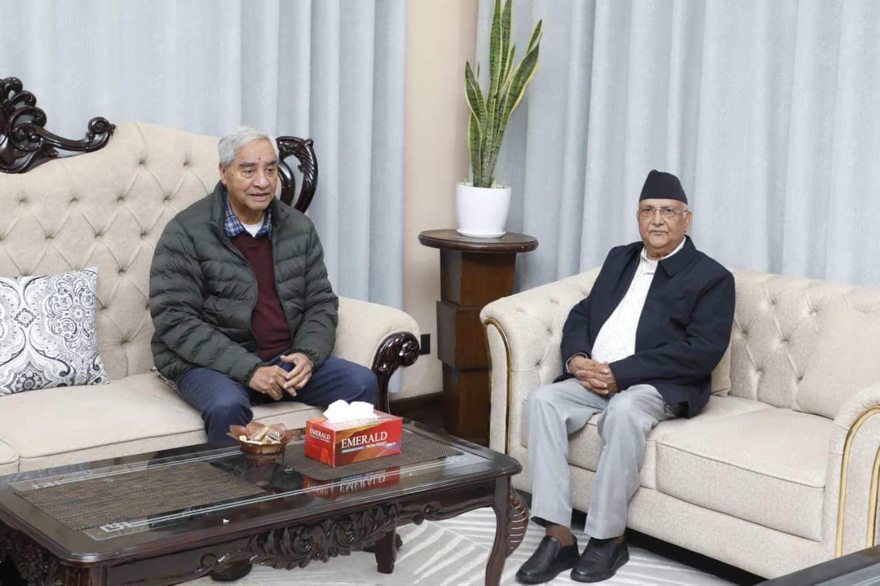 एमाले अध्यक्ष ओली र काँग्रेस सभापति देउवाबीच भेटवार्ता