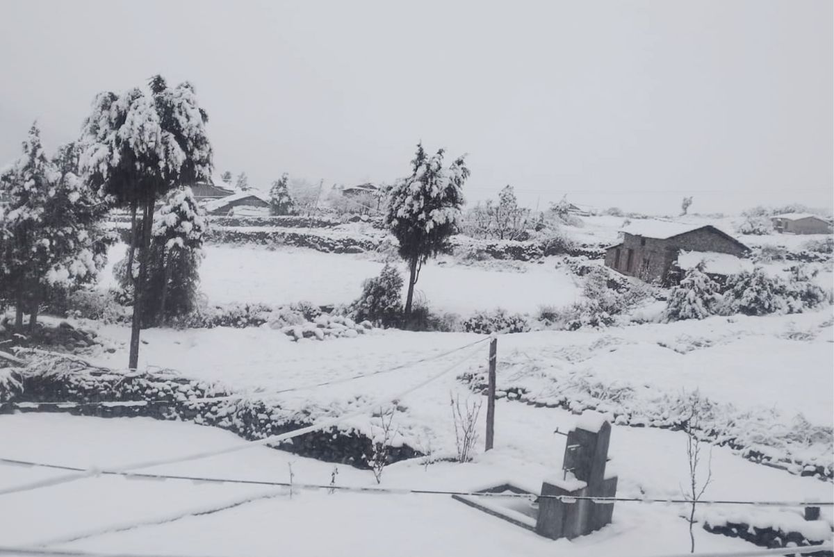 बैतडी र बागलुङमा बाक्लो हिमपात, जनजीवन प्रभावित