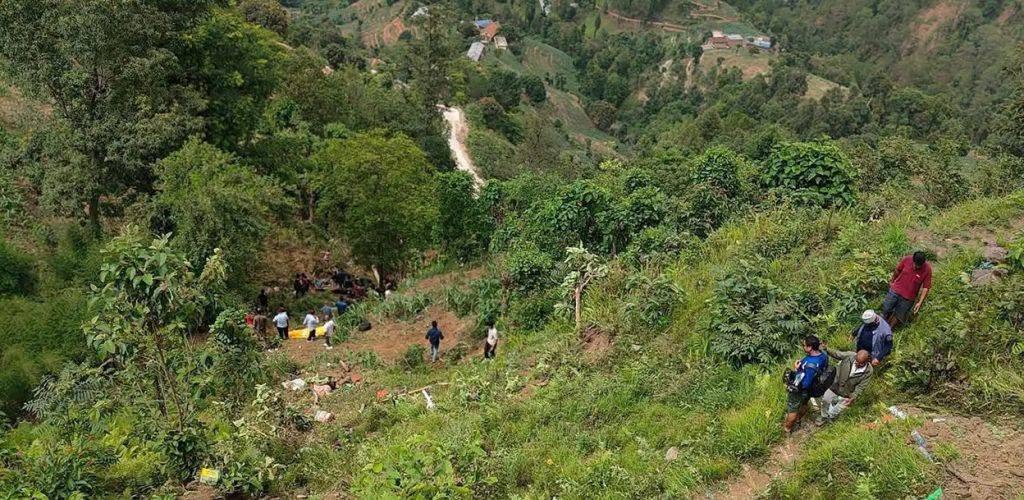 काभ्रेको बुच्चाकोटमा बस दुर्घटना, ७ जनाको मृत्यु