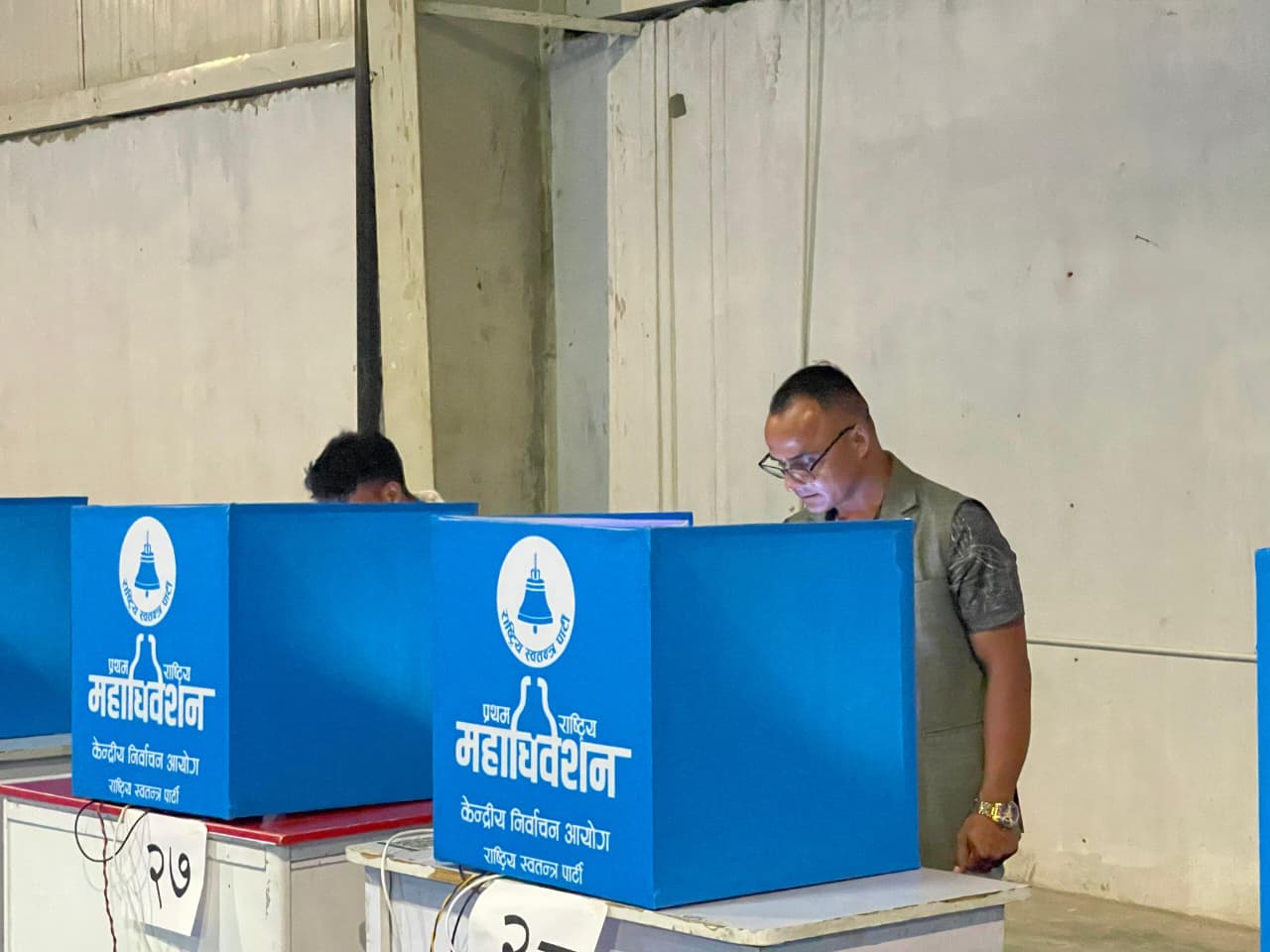 रास्वपा प्रथम महाधिवेशन: ९९ पदका लागि मध्यरातिदेखि भएको मतदान बिहान १० बजेसम्म जारी रहने