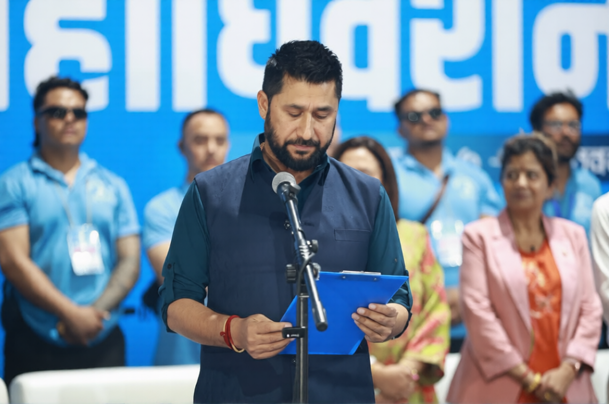रास्वपा सभापति रवि लामिछानेले लिए शपथ